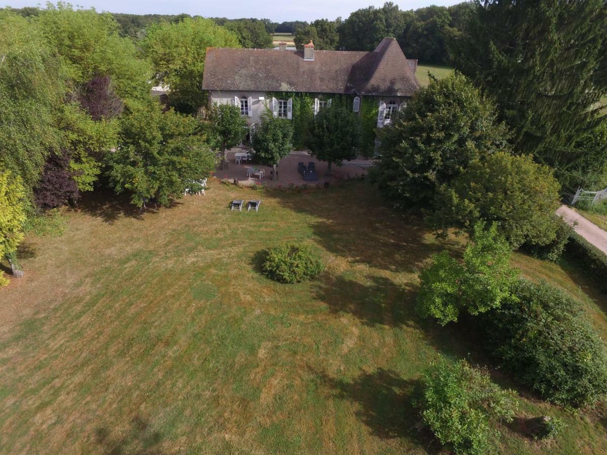 Le Domaine Du Mijarnier Bed & Breakfast Montbeugny Exterior foto