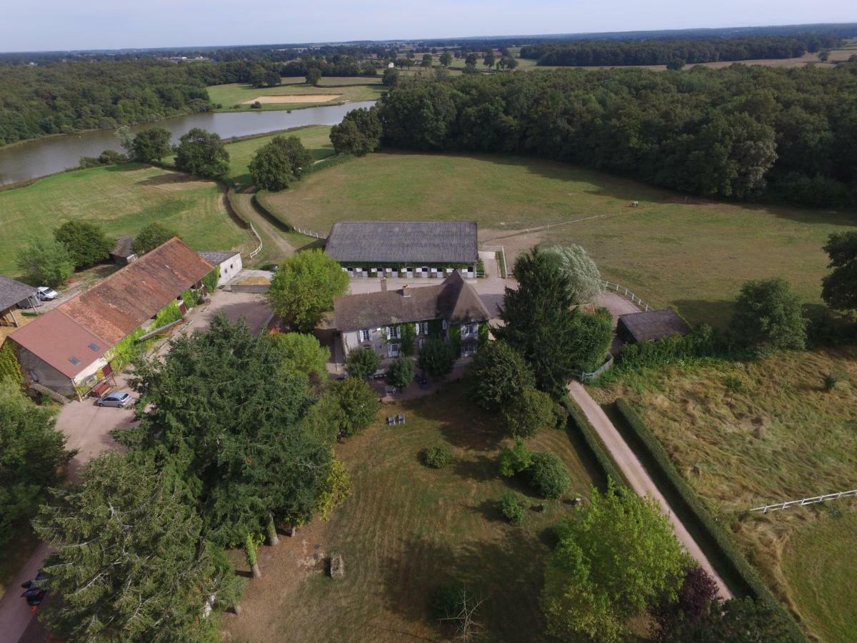 Le Domaine Du Mijarnier Bed & Breakfast Montbeugny Exterior foto